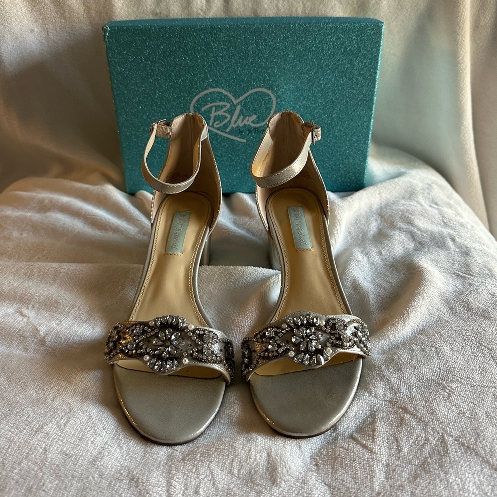 Blue by Betsy Johnson Metallic Silver Rhinestone block heal shoes. Size 9.